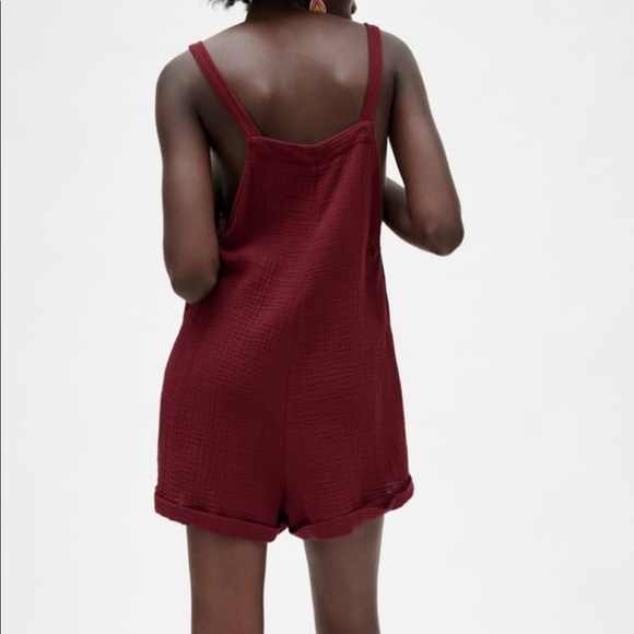 Zara NWT XS burgundy textured short overalls. Button wide straps. - Picture 8 of 8
